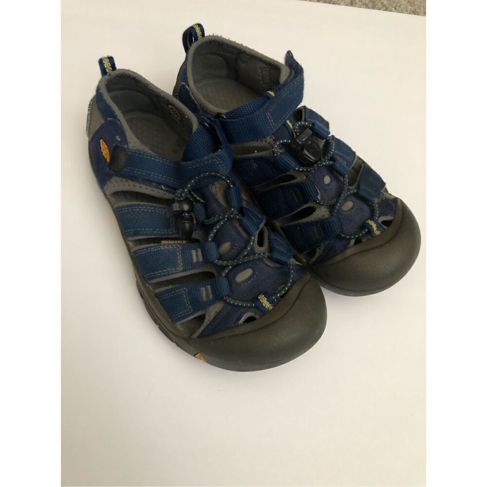 Keen Kids Newport H2 Closed Toe Water Sandals Size 4
